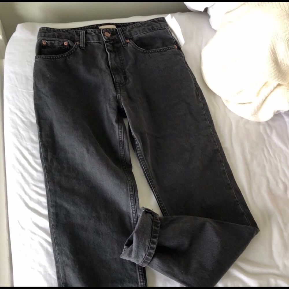 Black mom jeans. Very cute! NWT